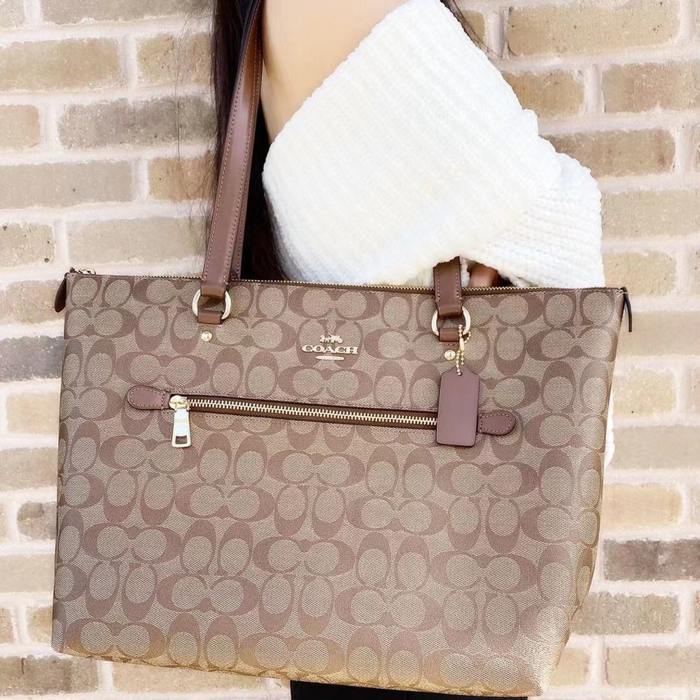 NWT Coach Tote - Picture 2 of 2